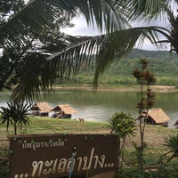 5/21/2016 tarihinde Sopanaziyaretçi tarafından แพชุมชนวังเฮือ ทะเลลำปาง'de çekilen fotoğraf