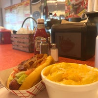 Foto tomada en Moe&amp;#39;s Burger Joint  por ariq d. el 8/3/2018