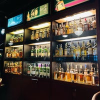 6/23/2022 tarihinde soulziyaretçi tarafından The Whisky Bar KL'de çekilen fotoğraf