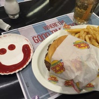 Photo taken at Johnny Rockets by Gustavo C. on 7/25/2015