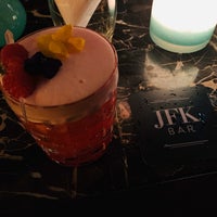 Foto tomada en JFK Bar  por Shawn Jiyun K. el 10/31/2019