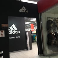 Photo taken at Adidas-Reebok дисконт-центр by ⓃⒶⓈⓉⓎⒶ on 4/13/2016