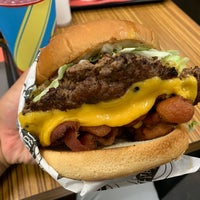 Photo taken at Fatburger by リピッシュ on 11/12/2019