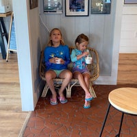 Foto tirada no(a) Surfin&amp;#39; Spoon Frozen Yogurt Bar por Tara D. em 5/28/2022