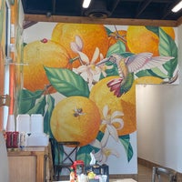 รูปภาพถ่ายที่ Orange Blossoms โดย Tara D. เมื่อ 7/16/2023