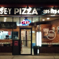 Foto tirada no(a) Jersey Pizza Co por Jersey Pizza Co em 1/10/2015