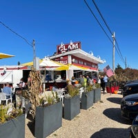 Photo taken at The Clam Bar by Oscar O. on 11/6/2021