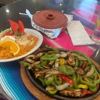 Das Foto wurde bei Lindo Mexico Restaurant von Donna am 10/4/2022 aufgenommen