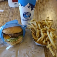3/17/2013에 Dave M.님이 Elevation Burger에서 찍은 사진