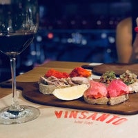 12/8/2017 tarihinde Max G.ziyaretçi tarafından Vinsanto Wine Bar'de çekilen fotoğraf