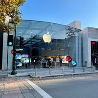 Photo taken at Apple Palo Alto by Max G. on 12/7/2021