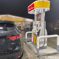 Photo taken at Shell by Max G. on 12/13/2021