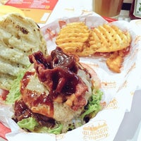Das Foto wurde bei Burger Company von EJ M. am 7/15/2016 aufgenommen