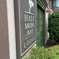 รูปภาพถ่ายที่ Half Moon Bay Lodge โดย Austin W. เมื่อ 10/9/2023