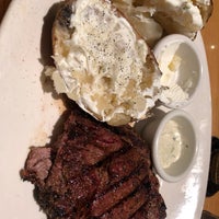 Photo taken at BJ&amp;#39;s Restaurant &amp;amp; Brewhouse by Adrián M. on 6/26/2019