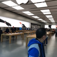 Photo taken at Apple Guildford Town Centre by Darrell U. on 5/12/2017