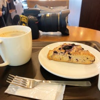 Photo taken at Starbucks by ショウジ on 8/2/2019