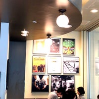 Photo taken at Starbucks by ショウジ on 11/4/2017