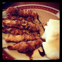 Photo taken at De Sate Indonesian Food by Mahhlee O. on 11/17/2012