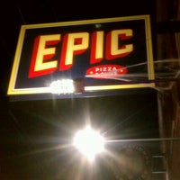 รูปภาพถ่ายที่ EPIC Pizza &amp;amp; Subs โดย Gregory B. เมื่อ 11/1/2012