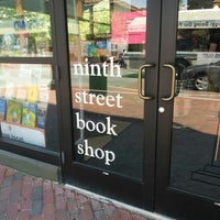 รูปภาพถ่ายที่ Ninth Street Book Shop โดย Terry B. เมื่อ 6/30/2017