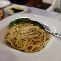 Foto scattata a Carpaccio Pasta Pizza Vino da Theerapat Y. il 4/6/2019