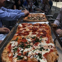Foto scattata a Naples 45 Ristorante e Pizzeria da Ting il 6/29/2018