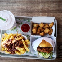 Photo taken at Shake Shack by Tiong L. on 11/15/2019