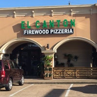 7/8/2016 tarihinde Allison L.ziyaretçi tarafından El Canton Firewood Pizzeria'de çekilen fotoğraf
