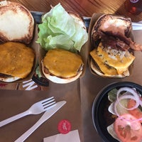 Foto tirada no(a) Hat Creek Burger Co. por Allison L. em 1/21/2019