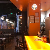 2/25/2017 tarihinde Stephen W.ziyaretçi tarafından Crave Real Burgers - LoDo'de çekilen fotoğraf