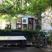 Foto tirada no(a) Outpost Café and Bar por Andrew F. em 10/21/2017