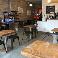 2/21/2017 tarihinde Andrew F.ziyaretçi tarafından Burly Coffee'de çekilen fotoğraf
