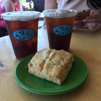 7/9/2017 tarihinde Andrew F.ziyaretçi tarafından 2 Alices Coffee Lounge'de çekilen fotoğraf