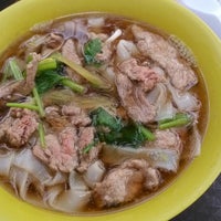 Photo taken at Lagoon Leng Kee Beef Kway Teow by Jinzhou C. on 12/29/2013