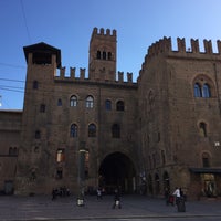 Photo taken at Piazza Maggiore by Rodolfo I. on 4/27/2016