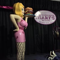 Das Foto wurde bei Hamburger Mary&amp;#39;s von Dana B. am 6/22/2016 aufgenommen