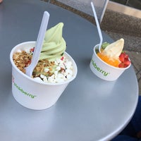 Photo taken at Pinkberry by ふ on 7/7/2018