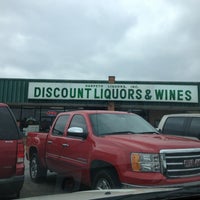3/25/2013 tarihinde Julia J.ziyaretçi tarafından Harpeth Discount Liquors, Wine And Spirits'de çekilen fotoğraf