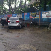 Photo taken at Kar Klin Car Wash by Agung P. on 12/14/2012