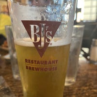 Photo taken at BJ&amp;#39;s Restaurant &amp;amp; Brewhouse by Patrick M. on 6/9/2022