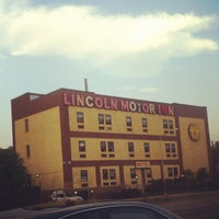 Photo taken at Lincoln Motor Inn by Ryan C. on 7/9/2013
