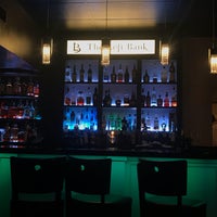 Foto tirada no(a) Left Bank Restaurant por Alexandra N. em 11/26/2017