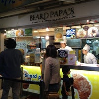 Photo taken at ビアードパパ (BEARD PAPA’S) 渋谷東急東横店 by Junji I. on 10/21/2012