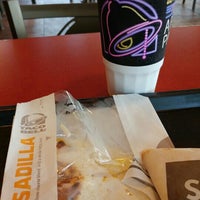 Photo taken at Taco Bell by Eric T. on 8/25/2016