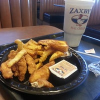 Photo taken at Zaxby&amp;#39;s Chicken Fingers &amp;amp; Buffalo Wings by Jared P. on 8/21/2013