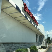 Photo taken at Steak &amp;#39;n Shake by Jewelz C. on 8/1/2017