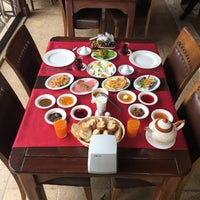 Das Foto wurde bei Countryranch Atlıspor Kulubü, Restaurant ve Köpek Oteli von Mert K. am 2/26/2017 aufgenommen