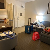 Foto diambil di SpringHill Suites by Marriott Gaithersburg oleh Starlight P. pada 12/10/2023