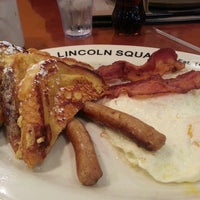 Photo taken at Lincoln Square Pancake House - Greenwood by Jay B. on 12/21/2013